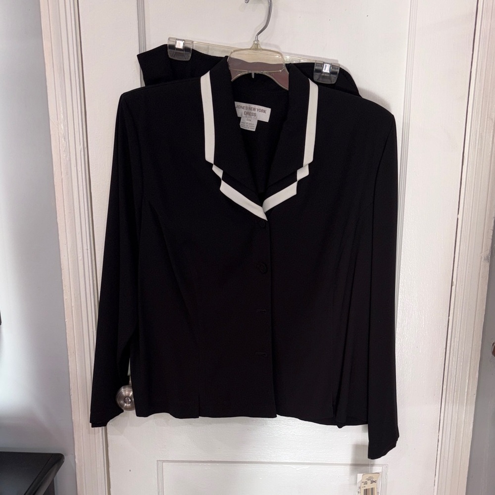 Jones of NewYork Black and White Women's Skirt Suit